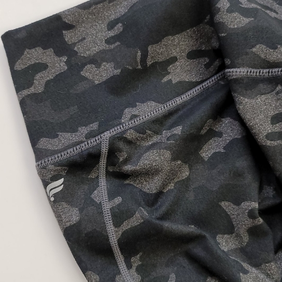 Powerhold fabletics size medium camo - Picture 2 of 7